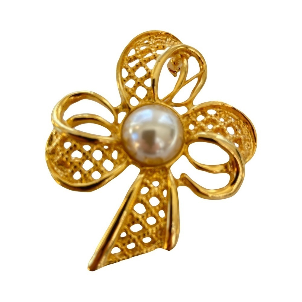 Large Shamrock Gold Tone Pearl Clover Brooch